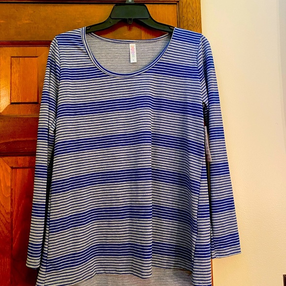 Lularoe Lynnae tee - Picture 1 of 4